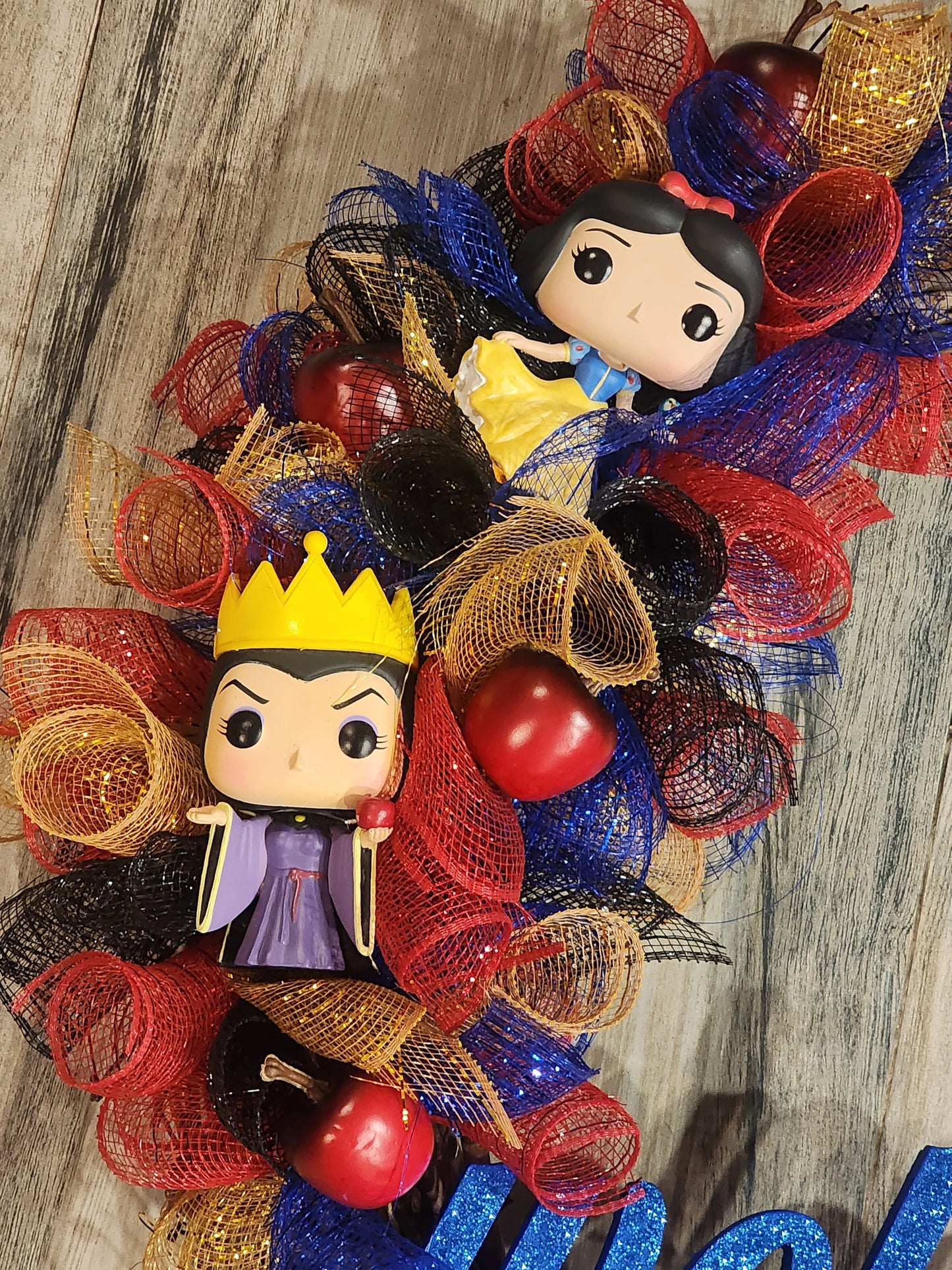 Snow White Themed Wreath