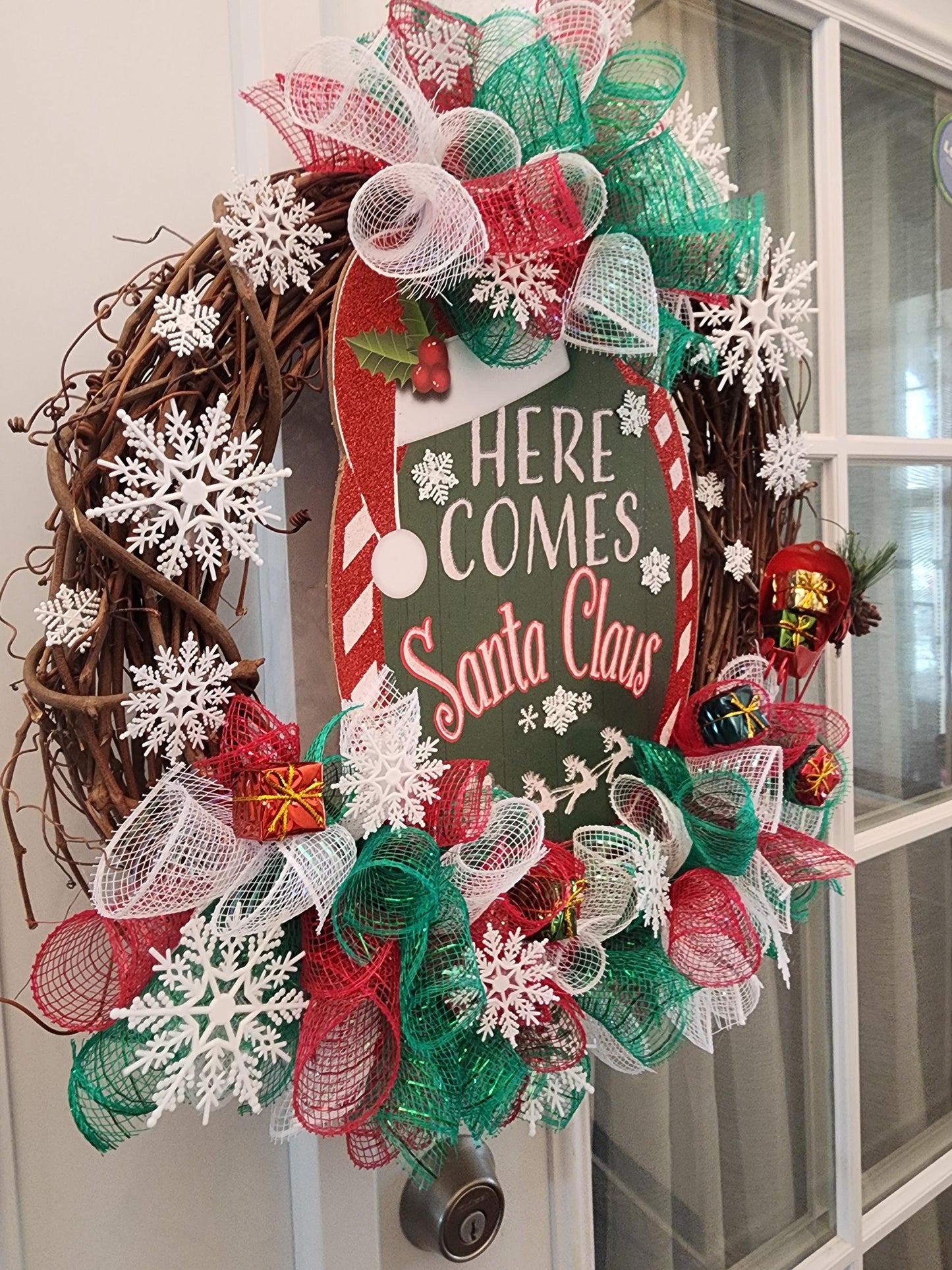 Here Comes Santa Christmas 18" Grapevine Wreath