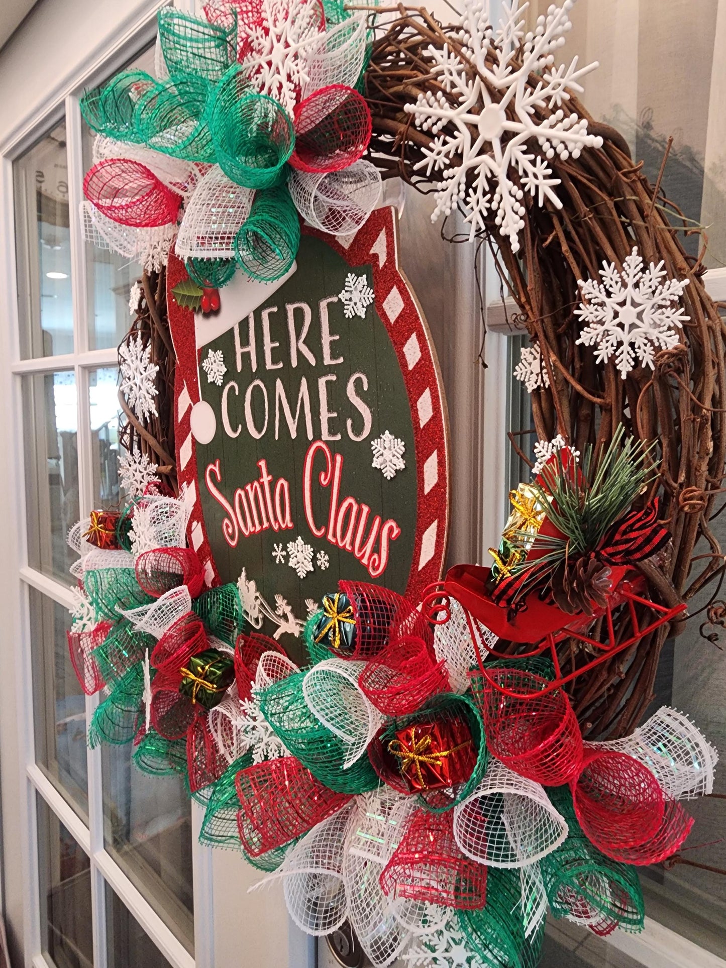 Here Comes Santa Christmas 18" Grapevine Wreath